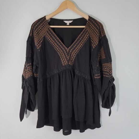 Time and Tru Tops - TIME & TRU Women's Plus Size Black Lace Lagenlook Top Sz 16-18 Tie Sleeve V-neck